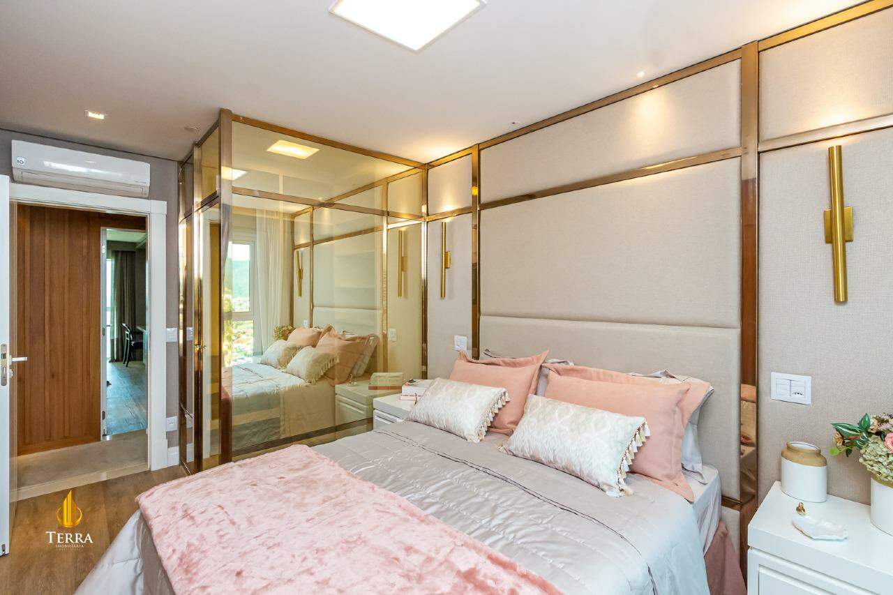 Edifício One Tower Apartamento com 4 quartos, Centro: 