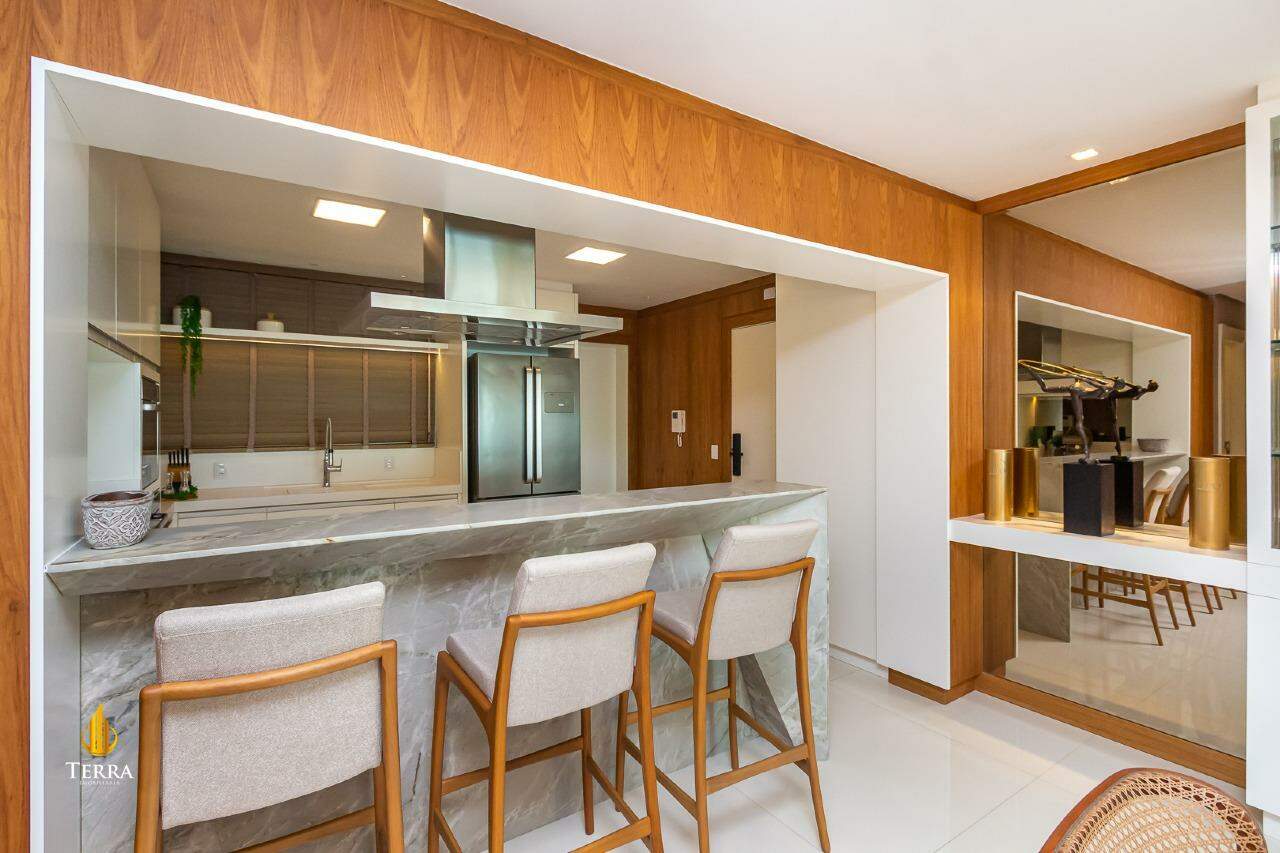 Edifício One Tower Apartamento com 4 quartos, Centro: 
