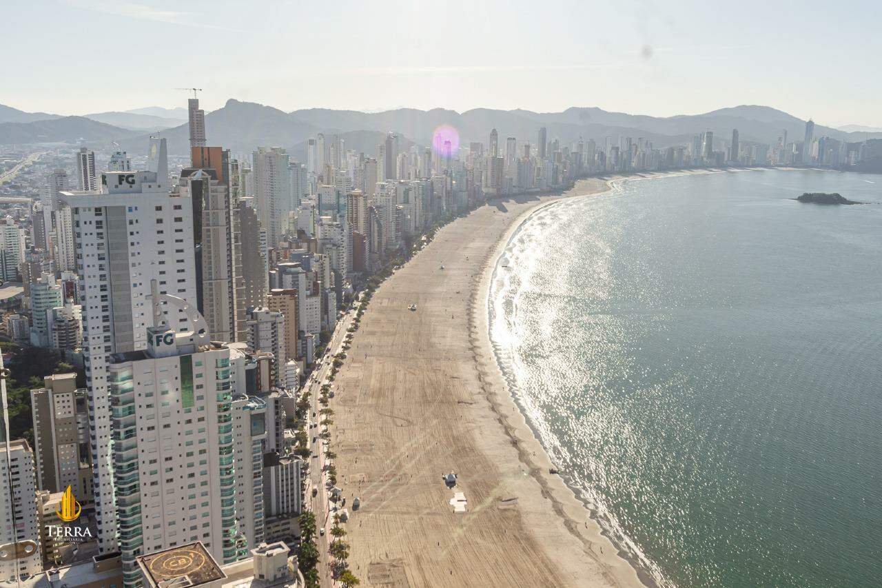 Edifício One Tower Apartamento com 4 quartos, Centro: 