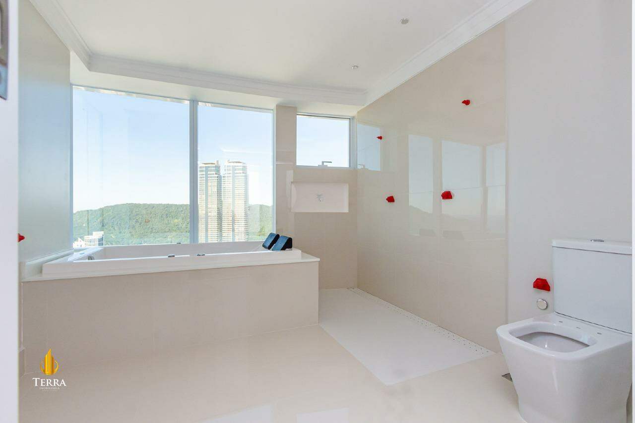 Edifício One Tower Apartamento com 4 quartos, Centro: 