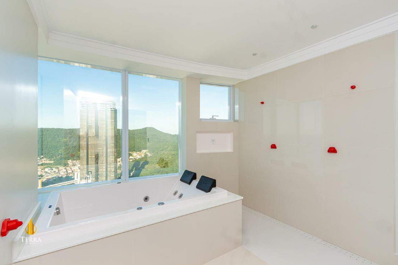 Edifício One Tower Apartamento com 4 quartos, Centro: 