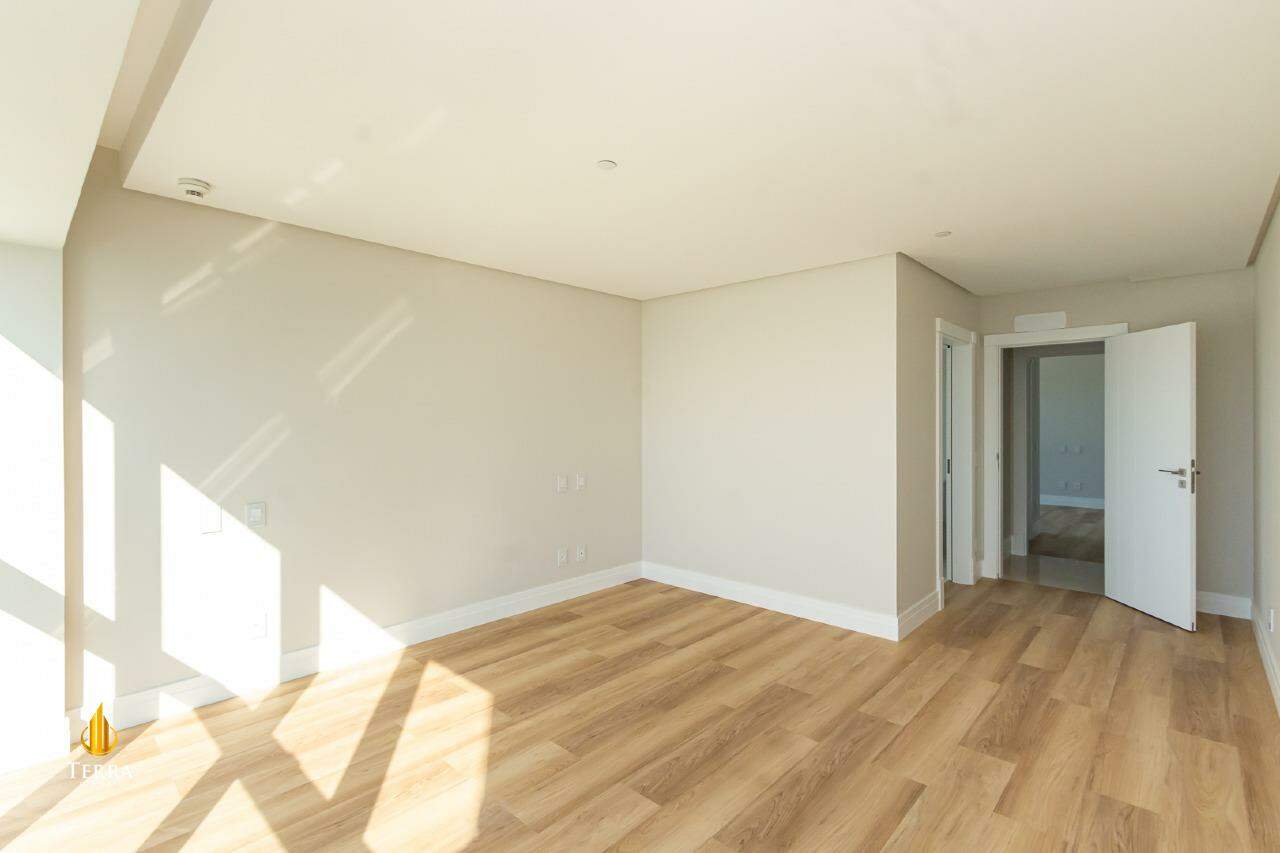 Edifício One Tower Apartamento com 4 quartos, Centro: 