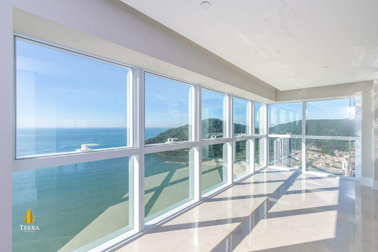 Edifício One Tower Apartamento com 4 quartos, Centro: 