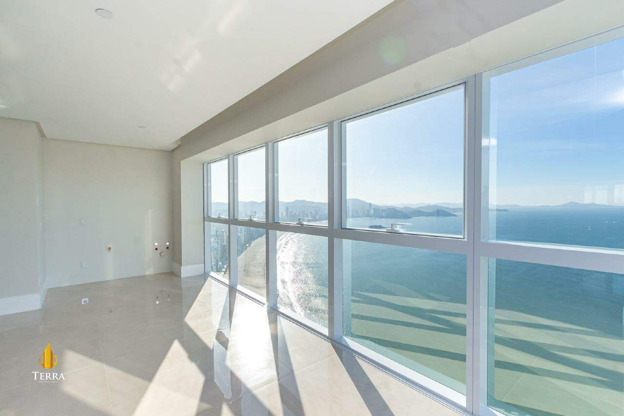 Edifício One Tower Apartamento com 4 quartos, Centro: 