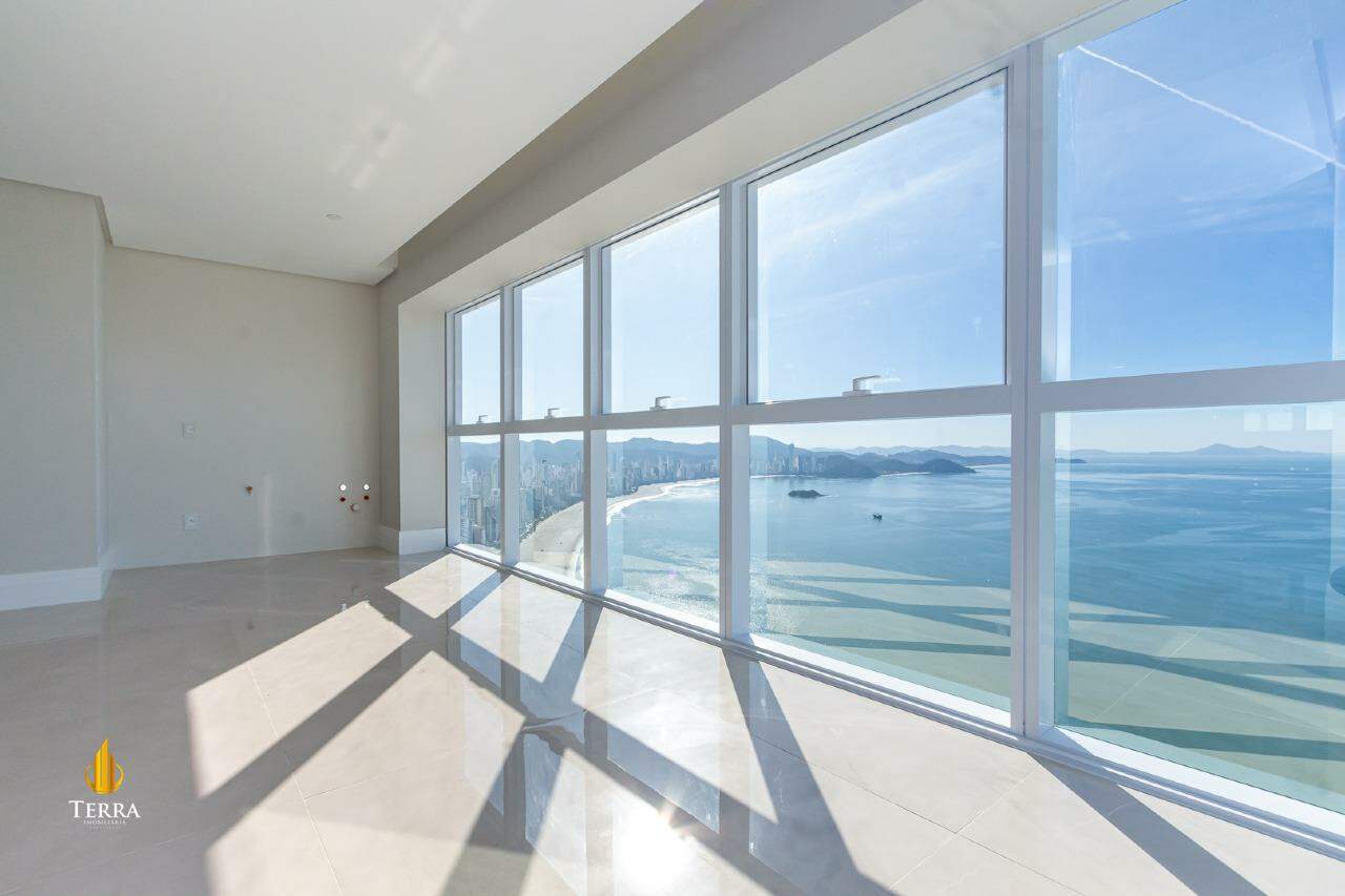 Edifício One Tower Apartamento com 4 quartos, Centro: 