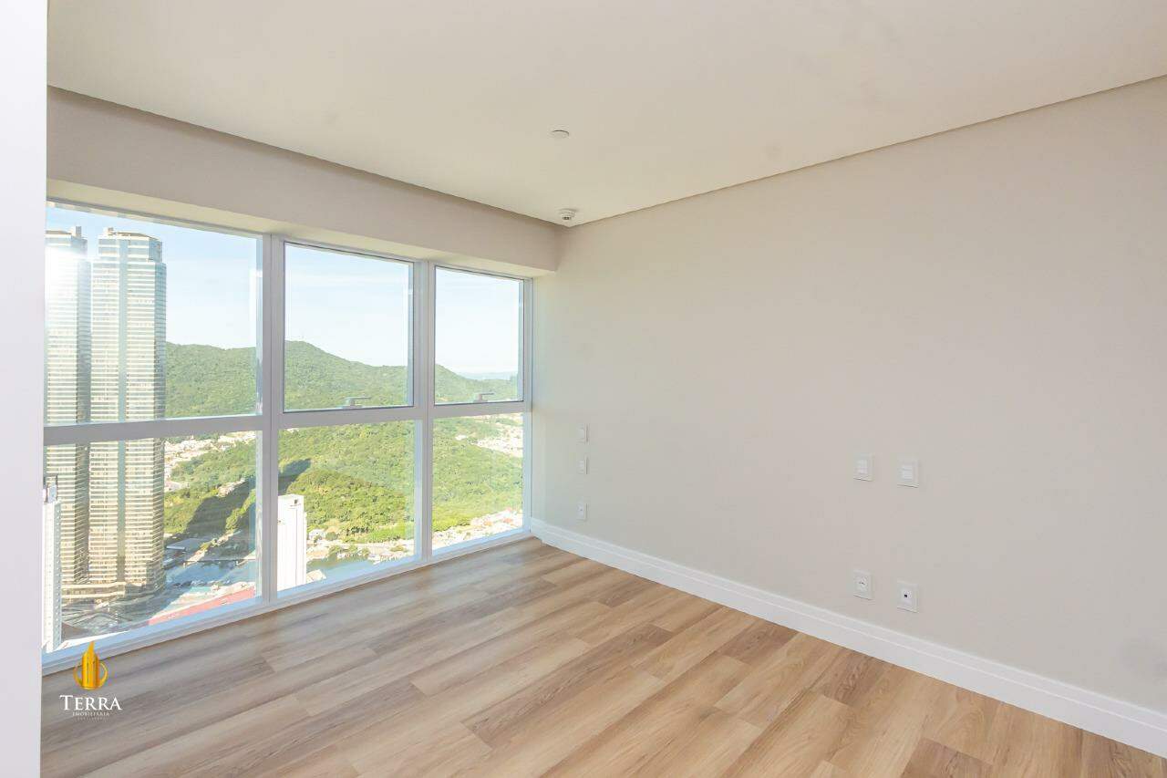 Edifício One Tower Apartamento com 4 quartos, Centro: 