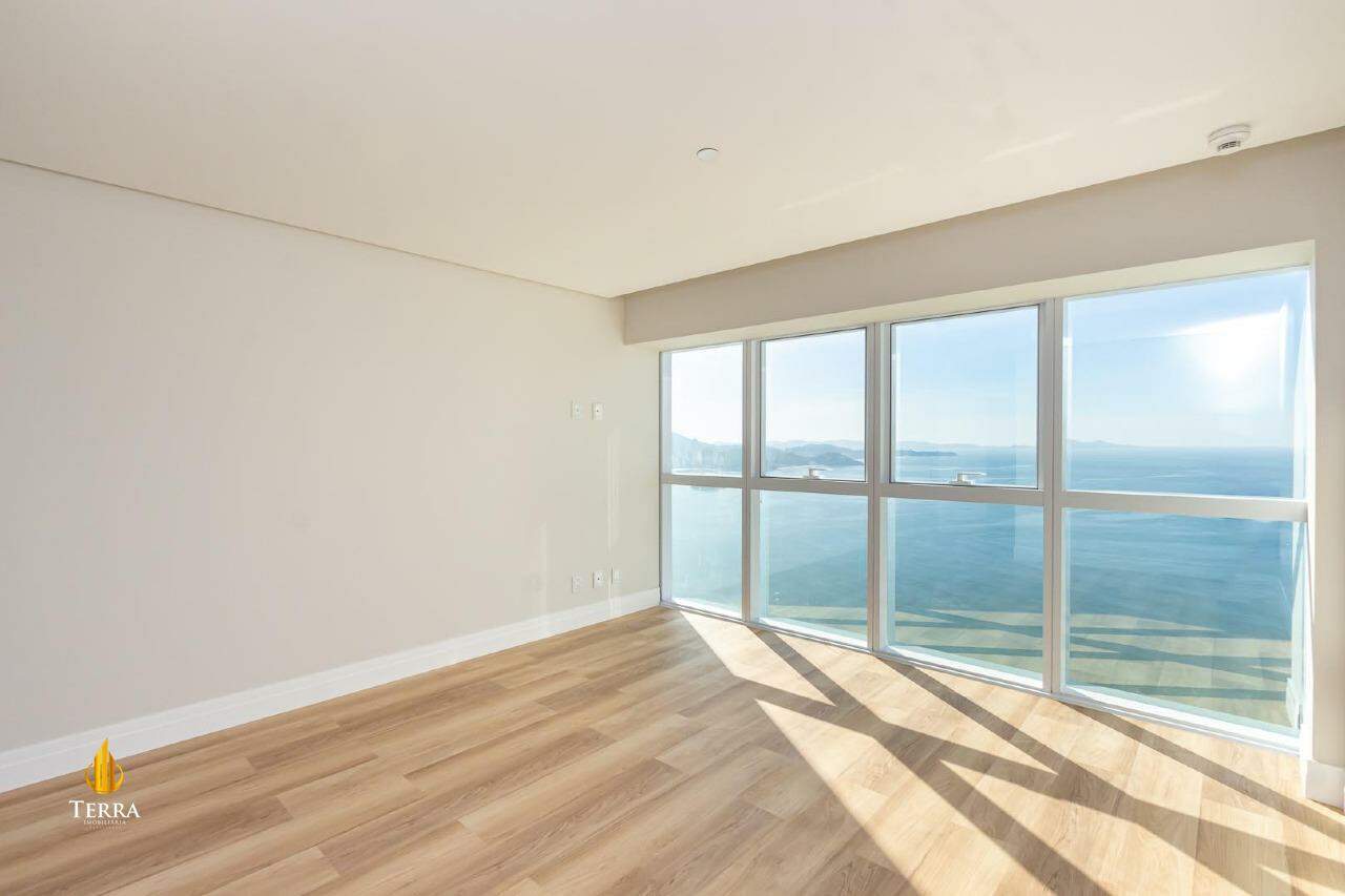 Edifício One Tower Apartamento com 4 quartos, Centro: 