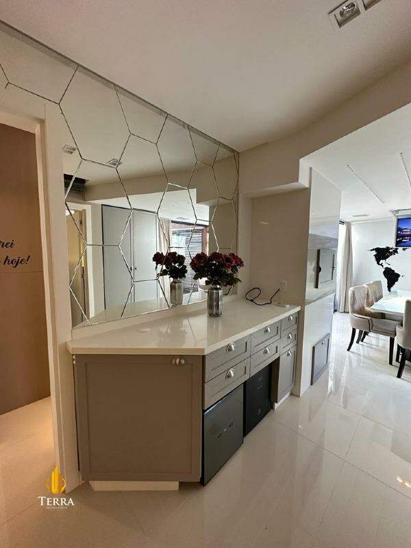Apartamento com 2 quartos, Praia dos Amores: 