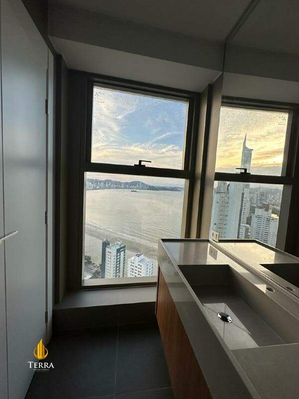 Yachthouse By Pininfarina Apartamento com 4 quartos, Centro: 