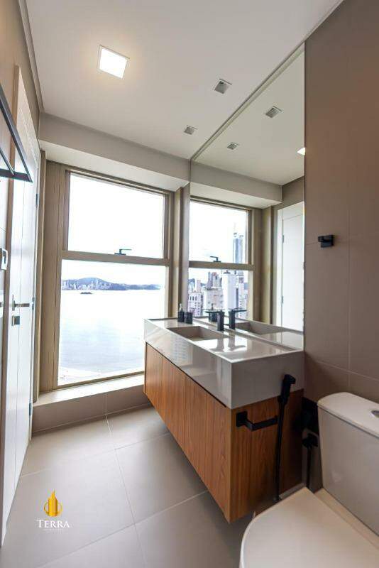 Yachthouse By Pininfarina Apartamento com 4 quartos, Centro: 