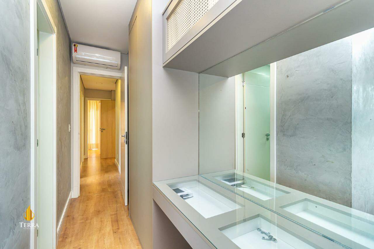 Apartamento com 3 quartos, Praia Brava: 