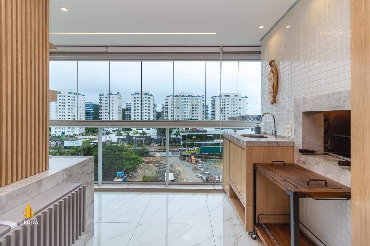 Apartamento com 3 quartos, Praia Brava: 