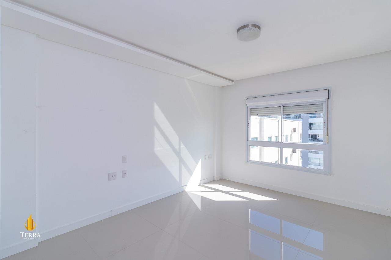Tâmisa Apartamento com 3 quartos, Praia Brava: 