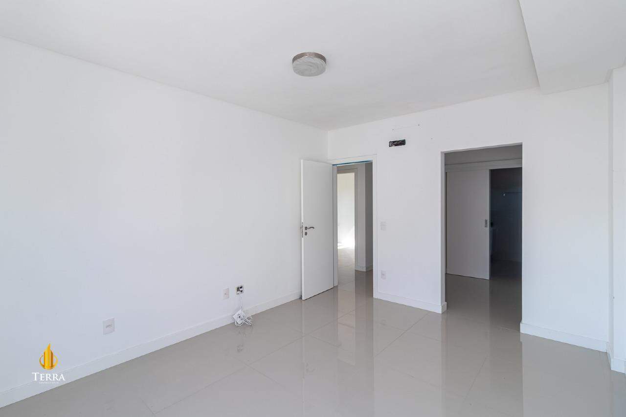 Tâmisa Apartamento com 3 quartos, Praia Brava: 