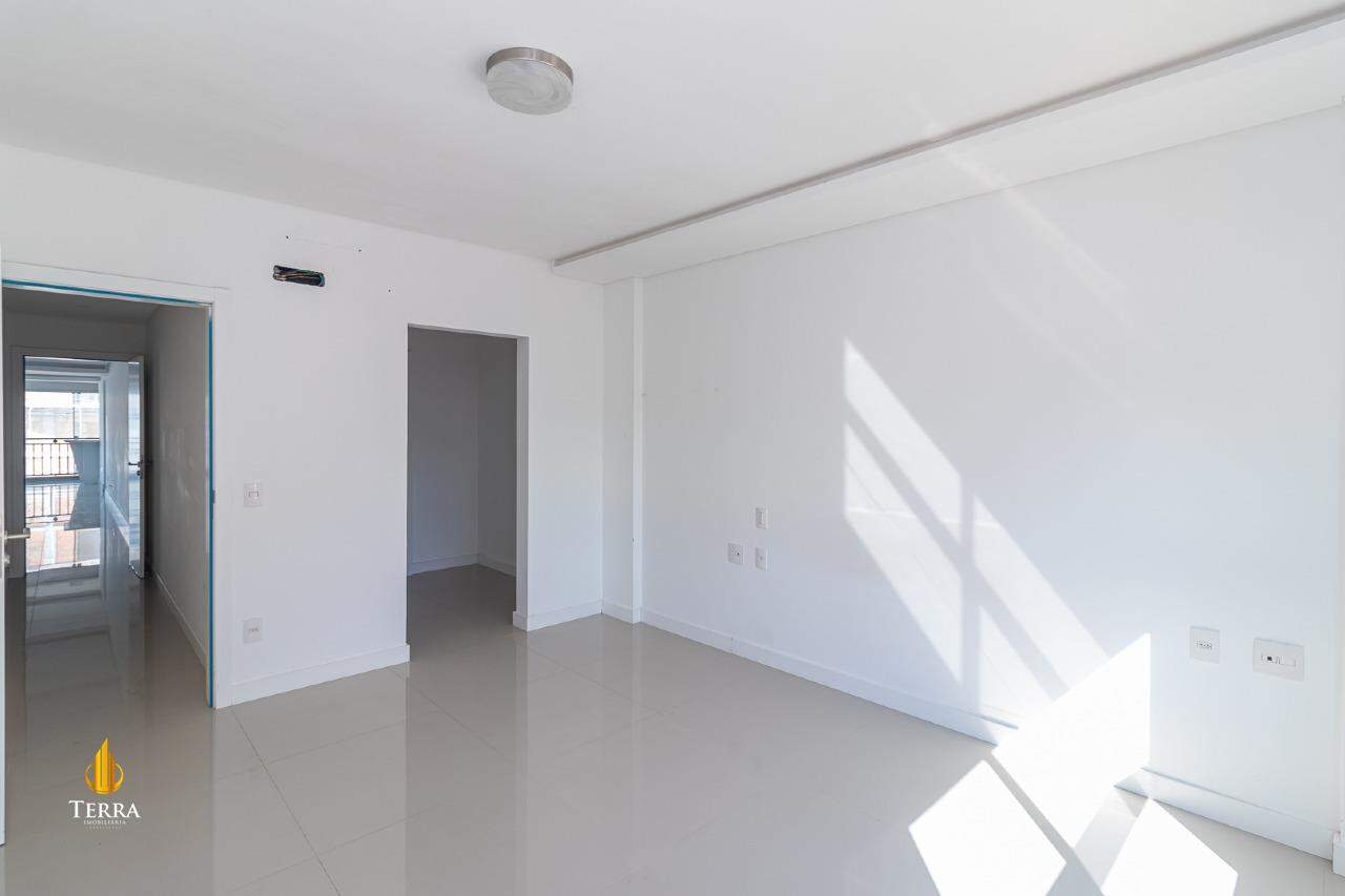 Tâmisa Apartamento com 3 quartos, Praia Brava: 
