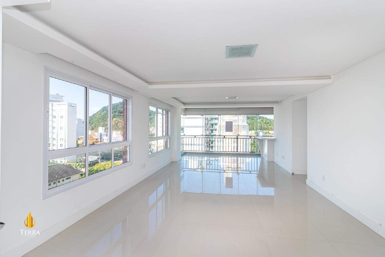 Tâmisa Apartamento com 3 quartos, Praia Brava: 