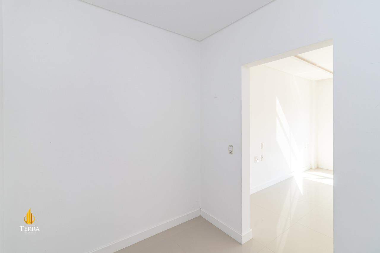 Tâmisa Apartamento com 3 quartos, Praia Brava: 