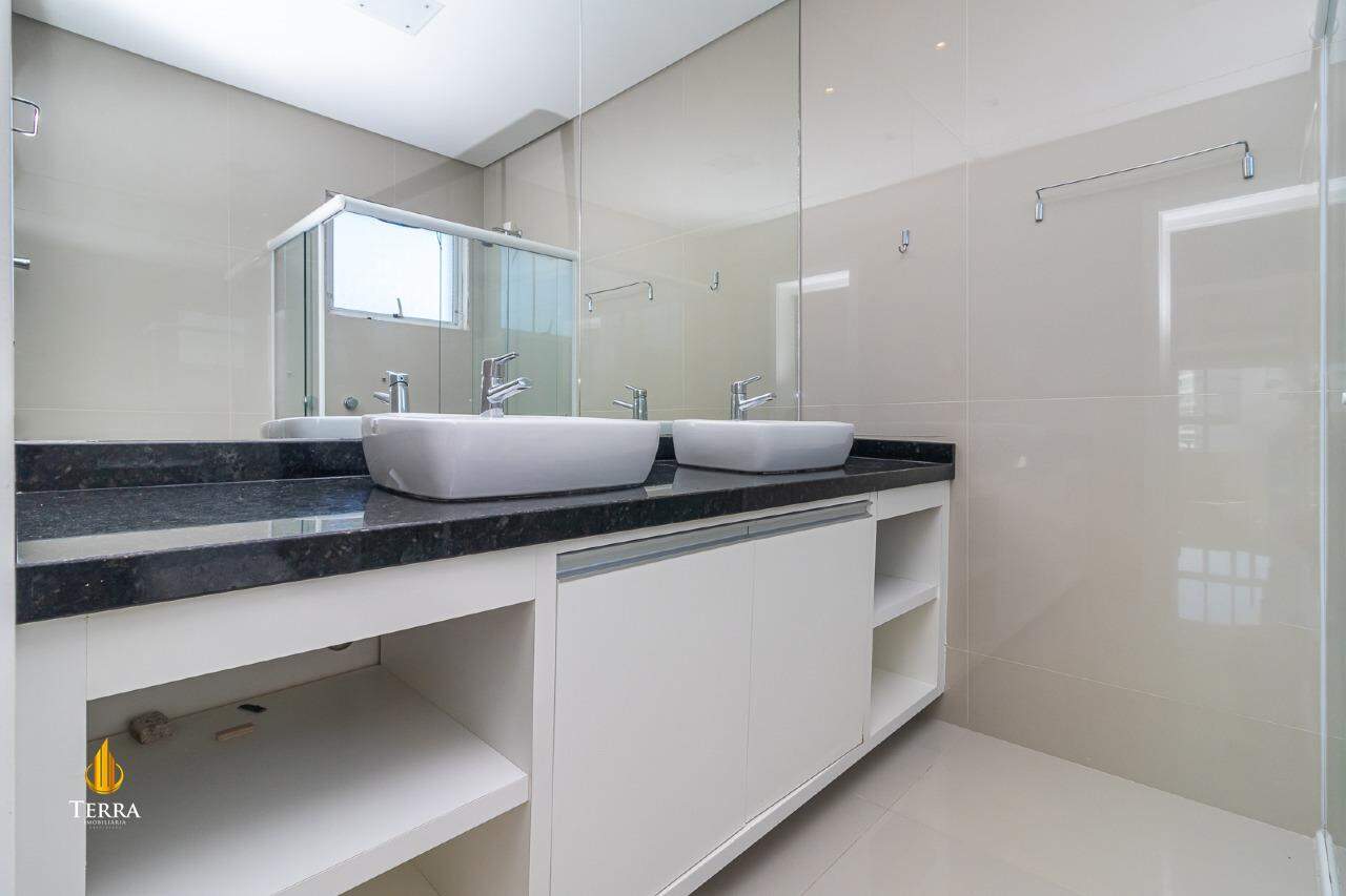 Tâmisa Apartamento com 3 quartos, Praia Brava: 
