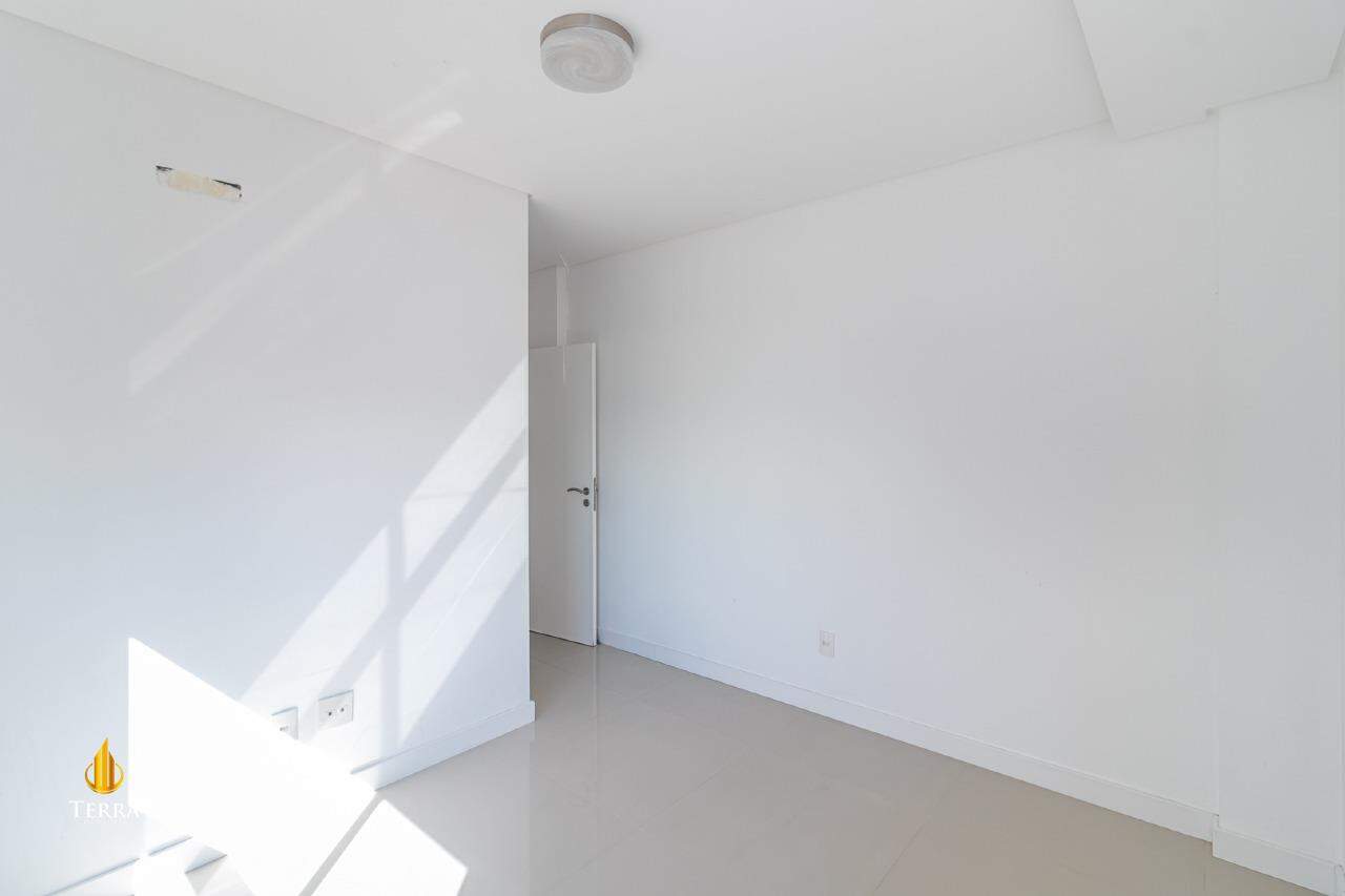 Tâmisa Apartamento com 3 quartos, Praia Brava: 