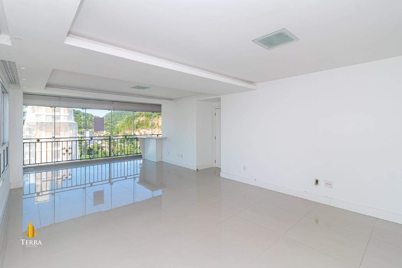 Tâmisa Apartamento com 3 quartos, Praia Brava: 