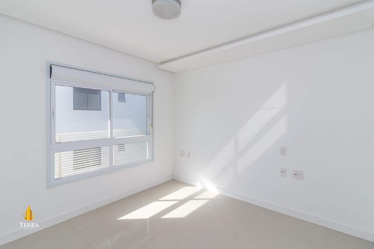 Tâmisa Apartamento com 3 quartos, Praia Brava: 