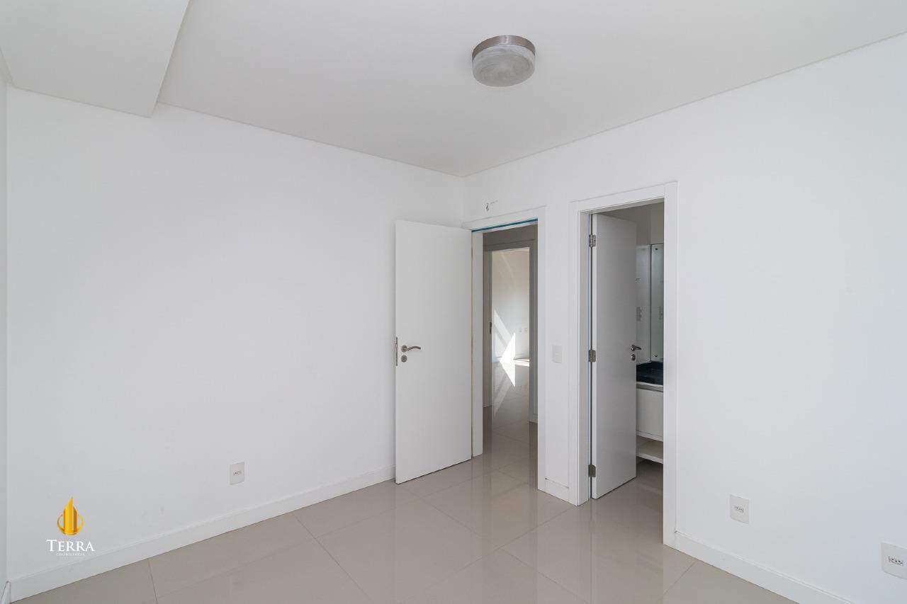 Tâmisa Apartamento com 3 quartos, Praia Brava: 
