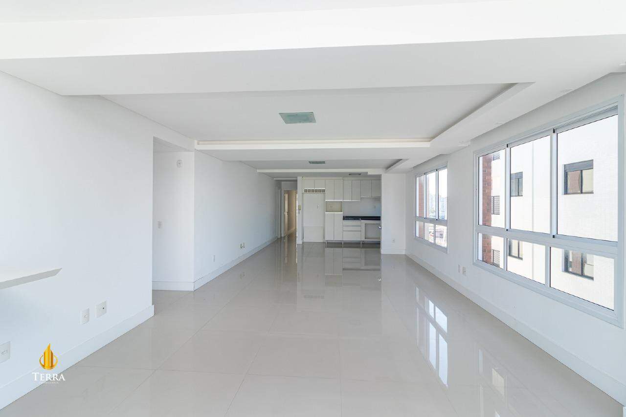 Tâmisa Apartamento com 3 quartos, Praia Brava: 
