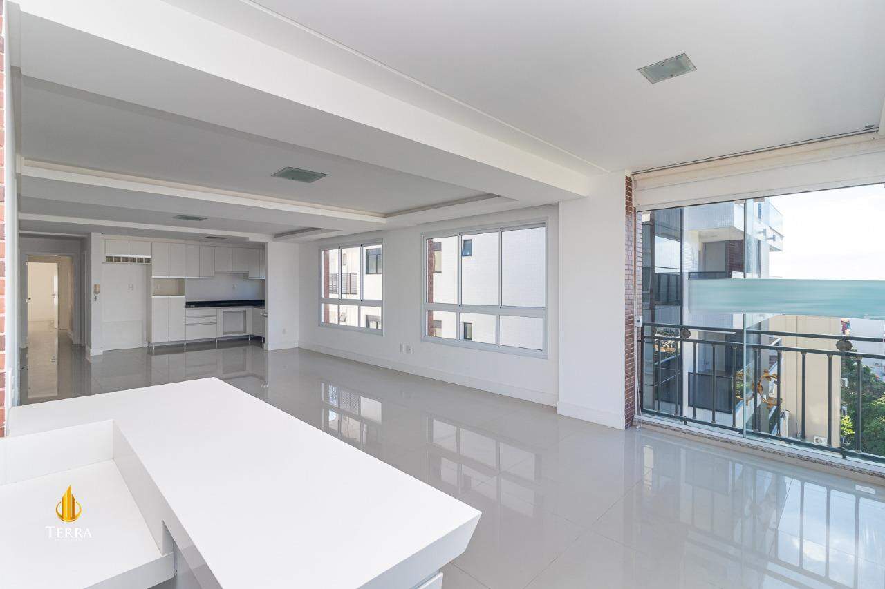 Tâmisa Apartamento com 3 quartos, Praia Brava: 