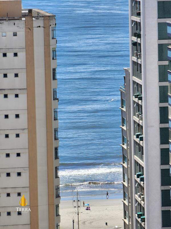 Apartamento com 2 quartos, Centro: 
