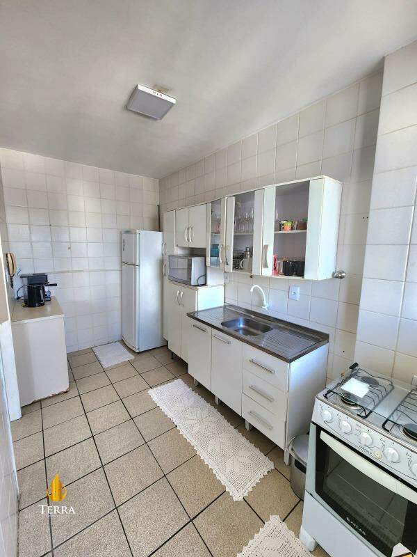 Apartamento com 2 quartos, Centro: 