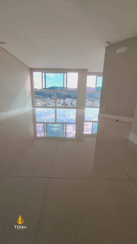 Falcon Tower Apartamento com 4 quartos, Centro: 