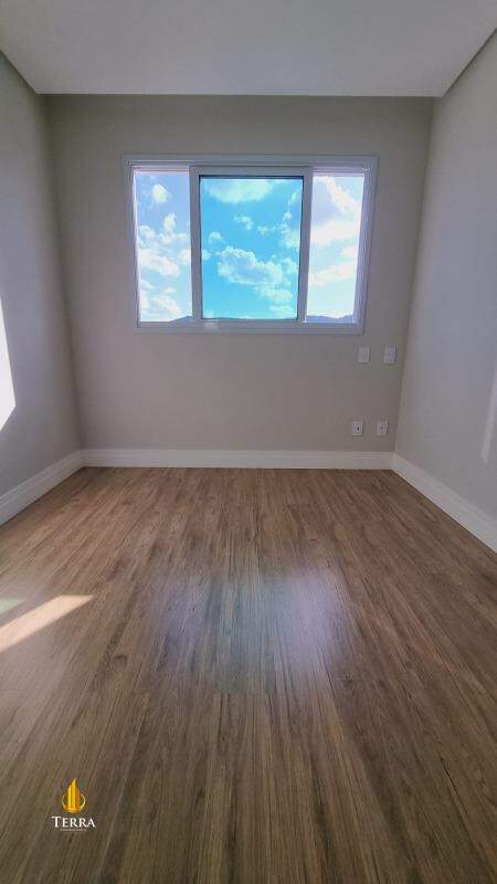 Falcon Tower Apartamento com 4 quartos, Centro: 