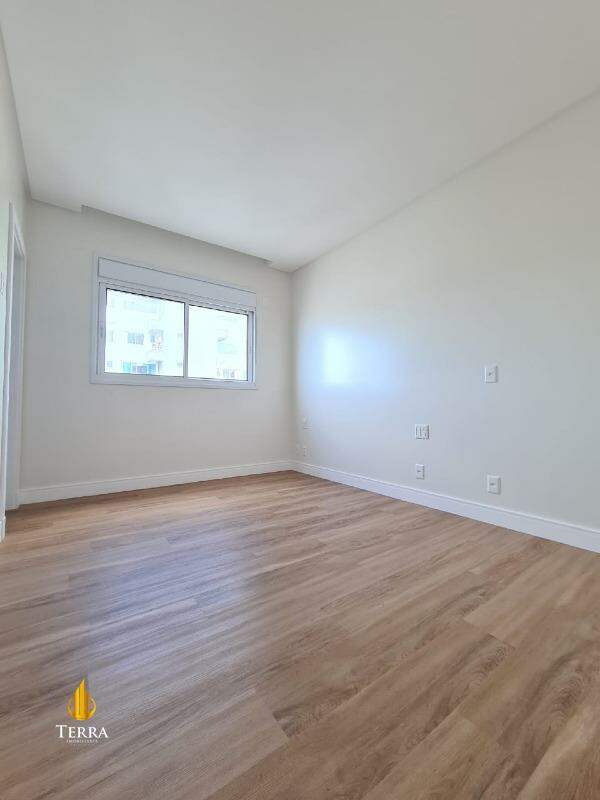Edifício Windsor Village Apartamento com 4 quartos, Centro: 
