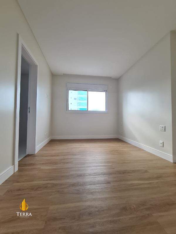 Edifício Windsor Village Apartamento com 4 quartos, Centro: 