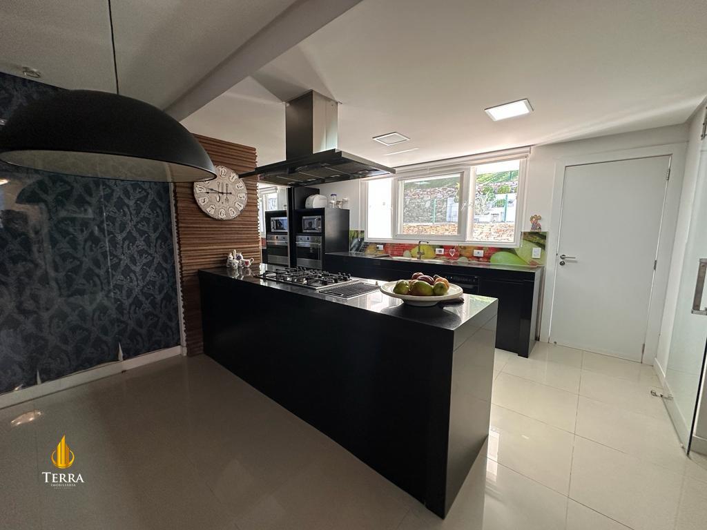 Condomínio Vila Rica Casa em Condomínio com 4 quartos, Estados: 