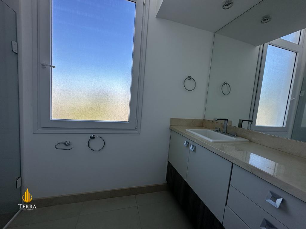 Condomínio Vila Rica Casa em Condomínio com 4 quartos, Estados: 