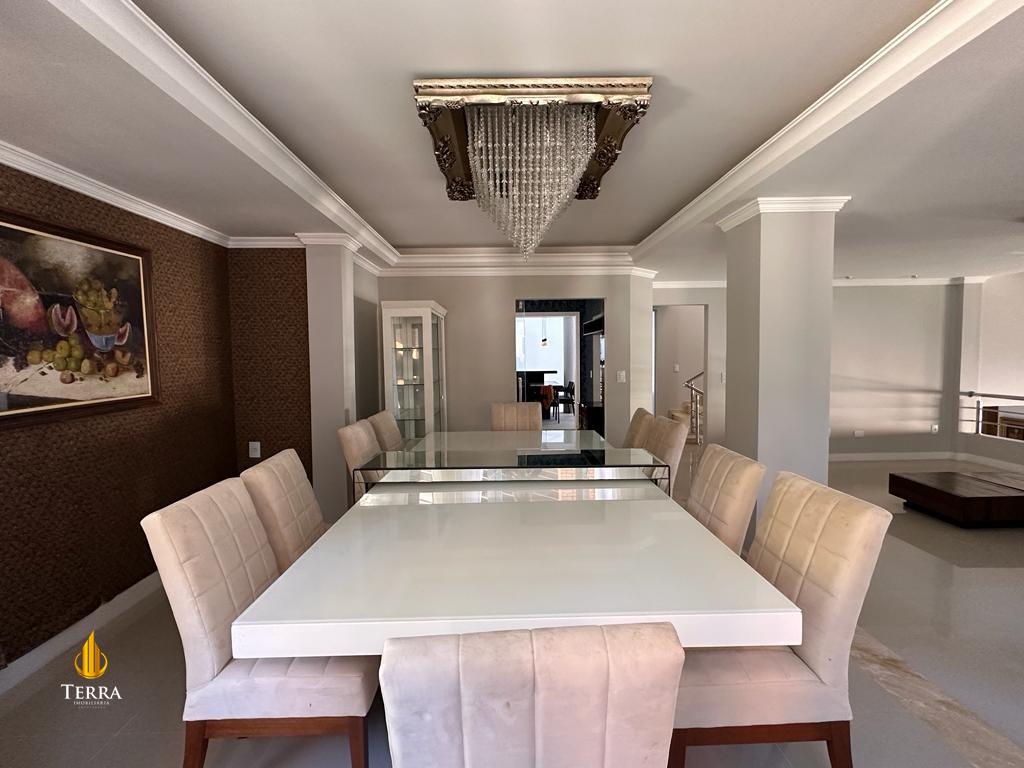 Condomínio Vila Rica Casa em Condomínio com 4 quartos, Estados: 