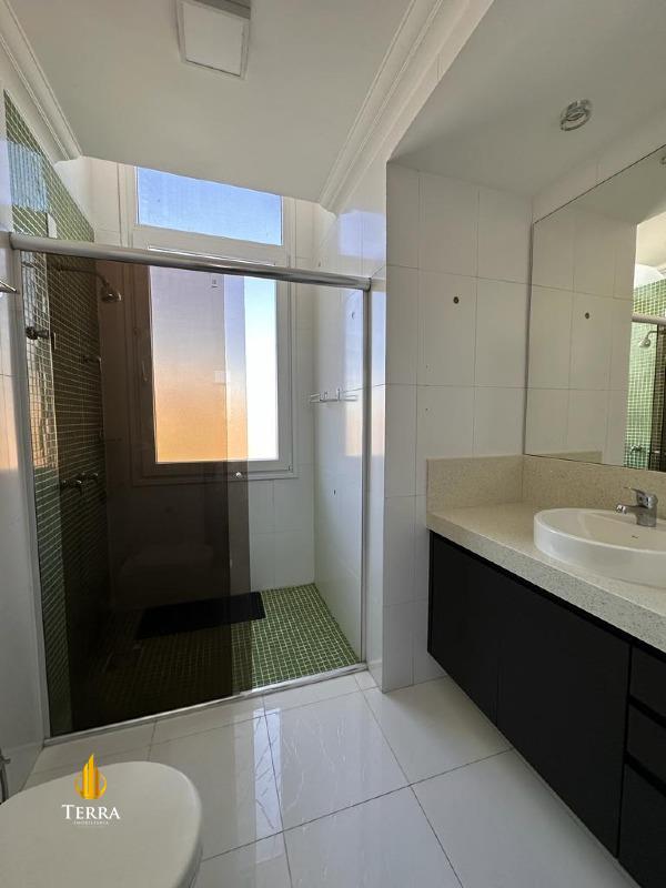 Condomínio Vila Rica Casa em Condomínio com 4 quartos, Estados: 