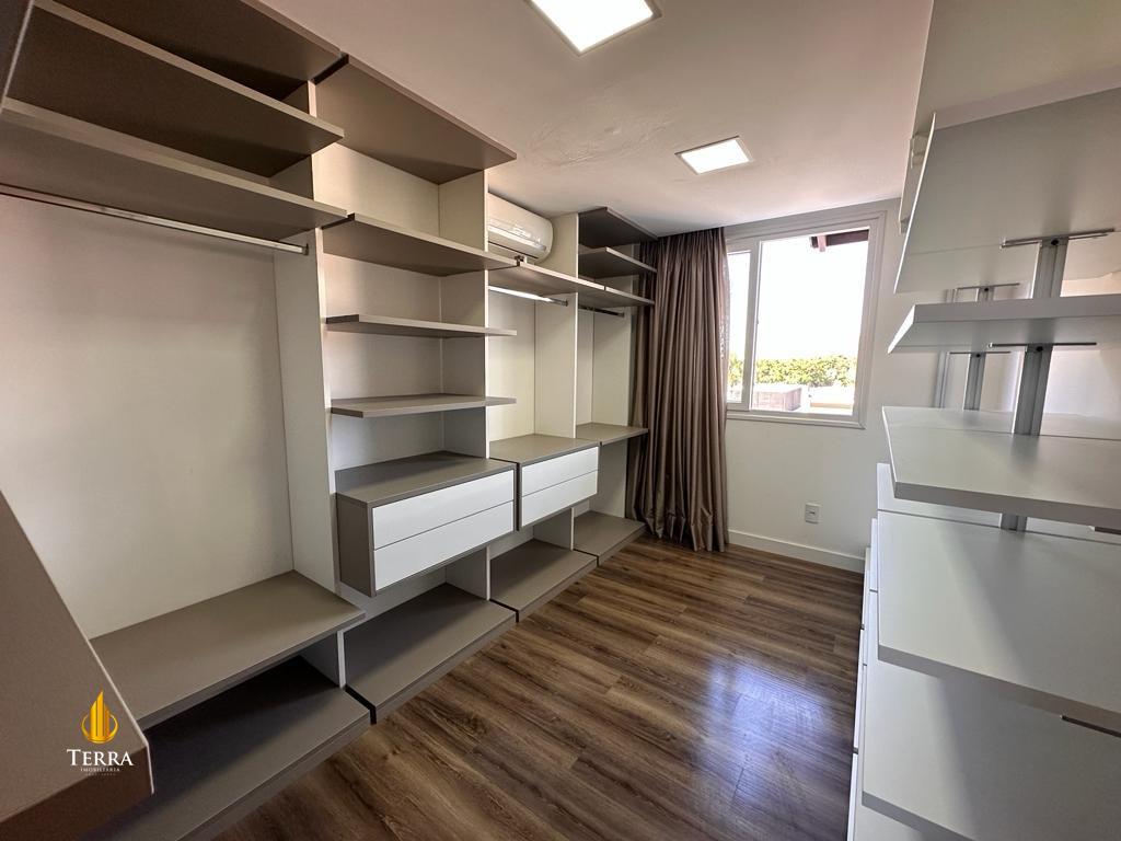 Condomínio Vila Rica Casa em Condomínio com 4 quartos, Estados: 