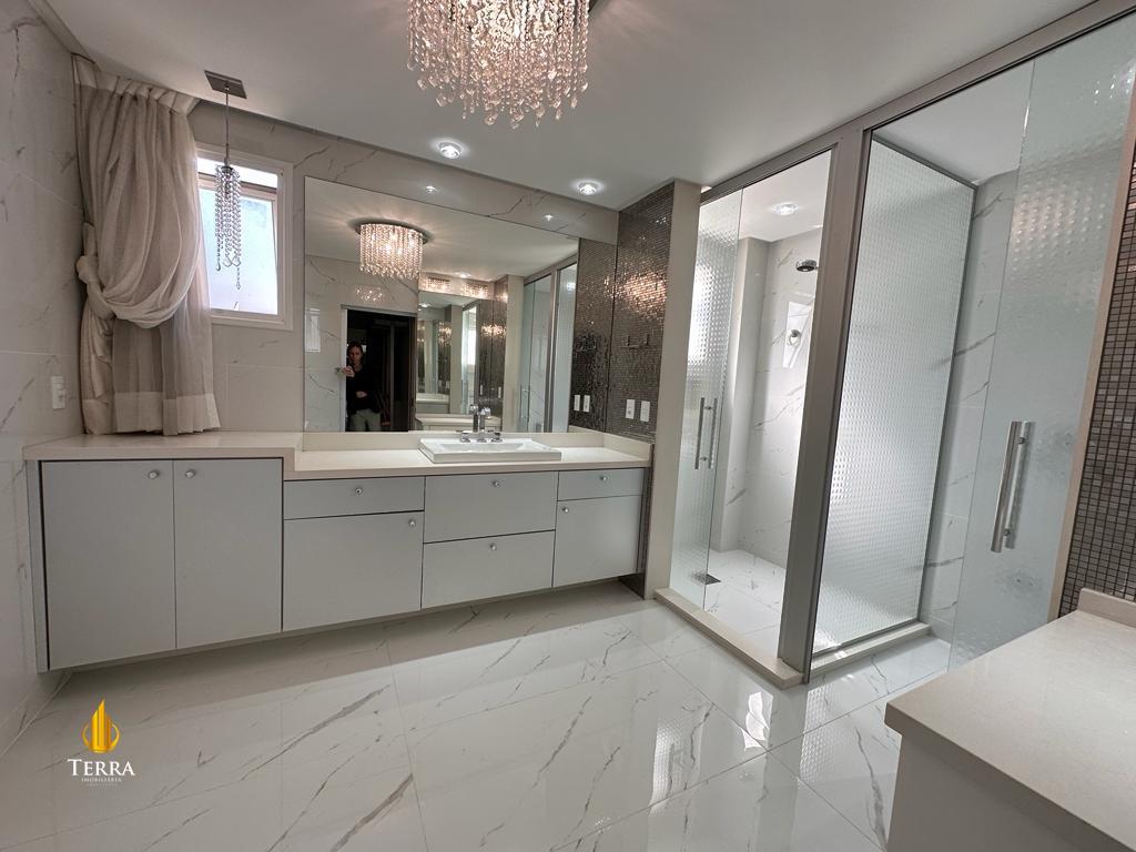 Condomínio Vila Rica Casa em Condomínio com 4 quartos, Estados: 