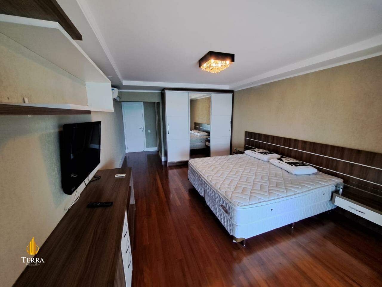 Edifício Cosmos Apartamento com 4 quartos, Centro: 