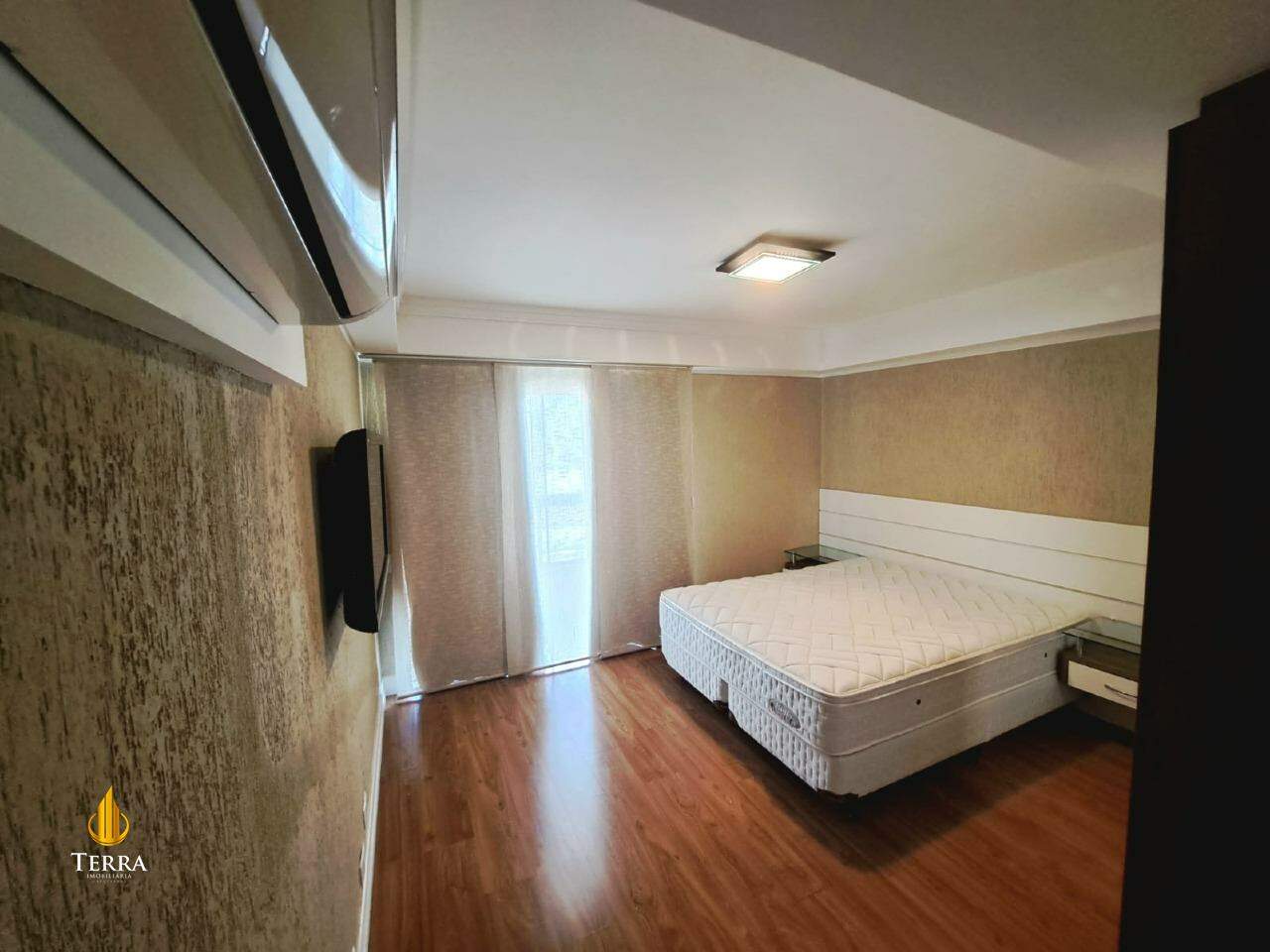 Edifício Cosmos Apartamento com 4 quartos, Centro: 