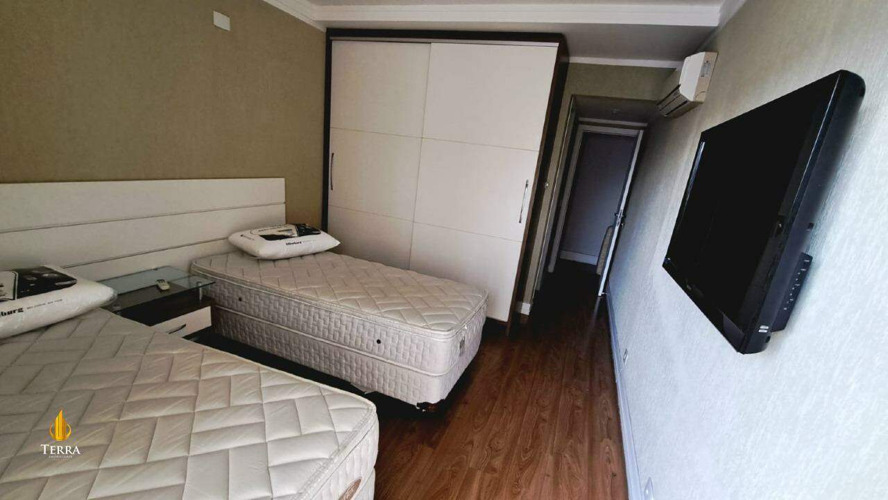 Edifício Cosmos Apartamento com 4 quartos, Centro: 