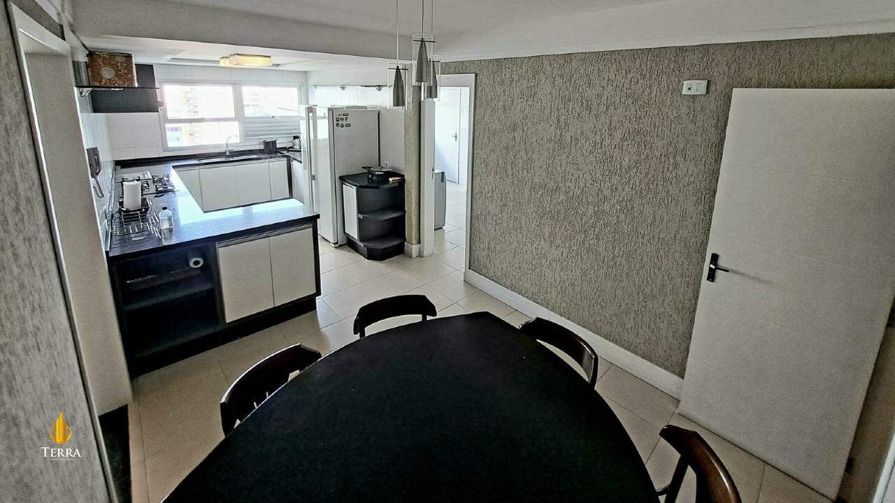 Edifício Cosmos Apartamento com 4 quartos, Centro: 