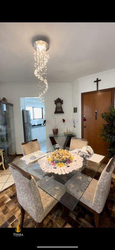 Apartamento com 2 quartos, Centro: