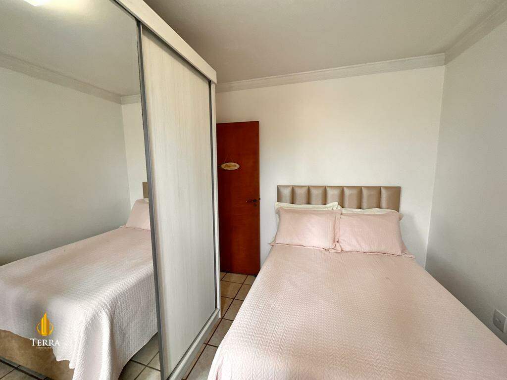  Apartamento com 2 quartos, Centro: 