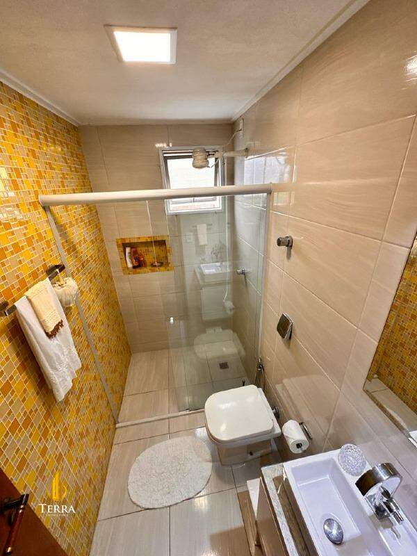  Apartamento com 2 quartos, Centro: 