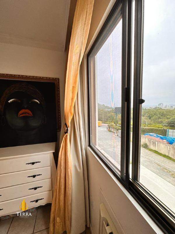  Apartamento com 2 quartos, Centro: 