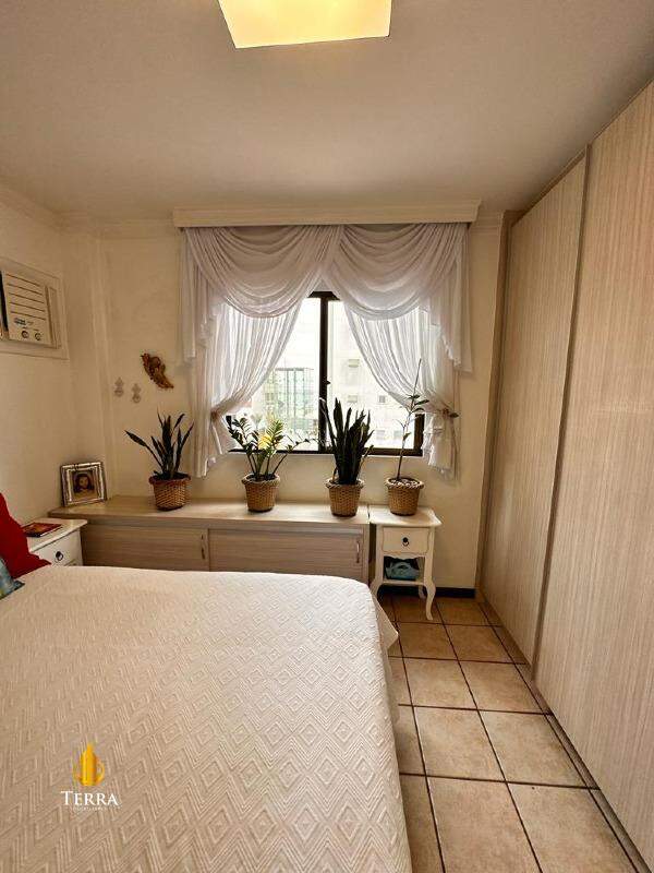  Apartamento com 2 quartos, Centro: 