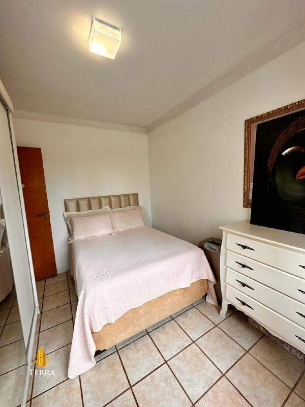  Apartamento com 2 quartos, Centro: 